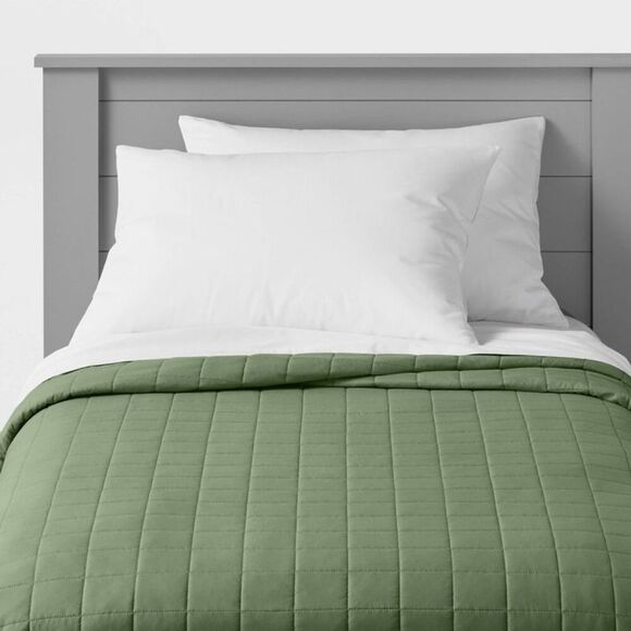 Pillowfort - Twin Box Stitch Microfiber Kids' Quilt Green - Pil Green - Picture 1 of 4